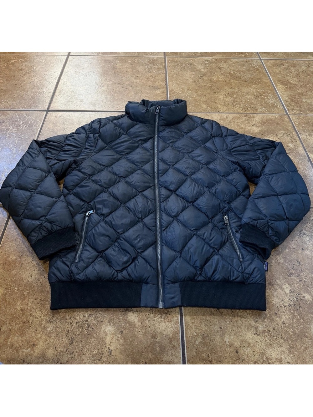 Patagonia Womens Prow Bomber Jacket Women’s XL black Diamonds Quilted Coat